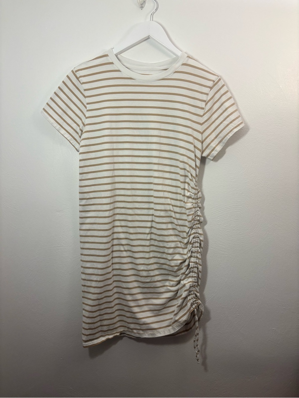 Universal Thread Striped Side-Ruched Tee Dress White & Tan Size Medium